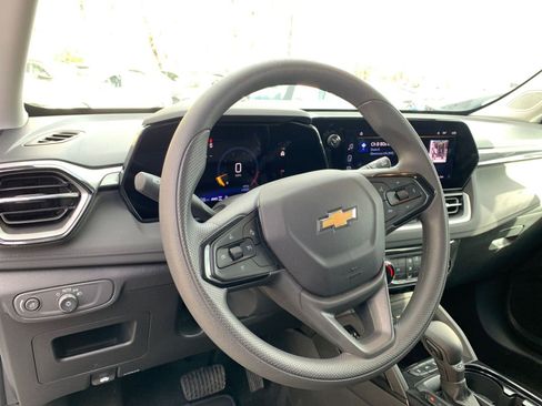 Used 2025 Chevrolet TrailBlazer LT image 32