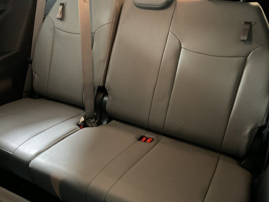 Used 2025 Toyota Sienna XLE FWD image 20