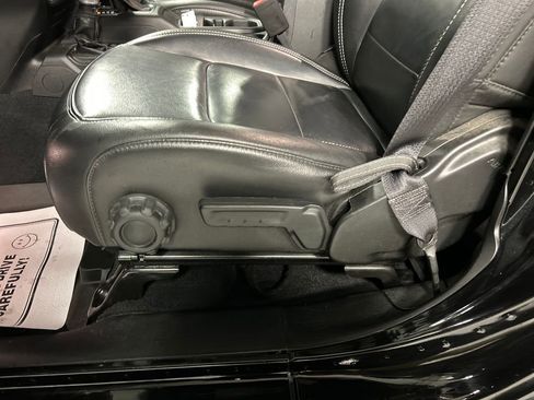 Used 2023 Jeep Wrangler Unlimited Sahara w/ Cold Weather Group image 13