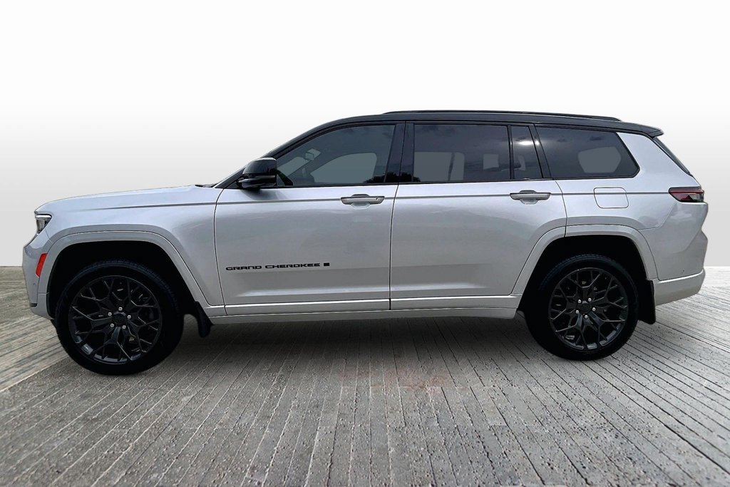 Used 2023 Jeep Grand Cherokee L Summit AWD/4WD image 4