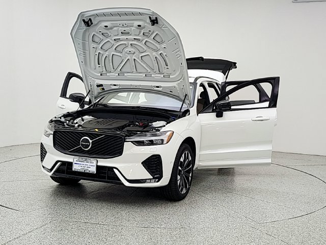 New 2026 Volvo XC60 B5 Plus w/ Protection Package Premier AWD/4WD image 9