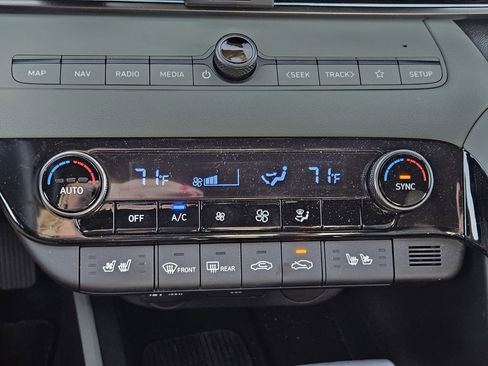 Used 2025 Hyundai Elantra Limited FWD image 15