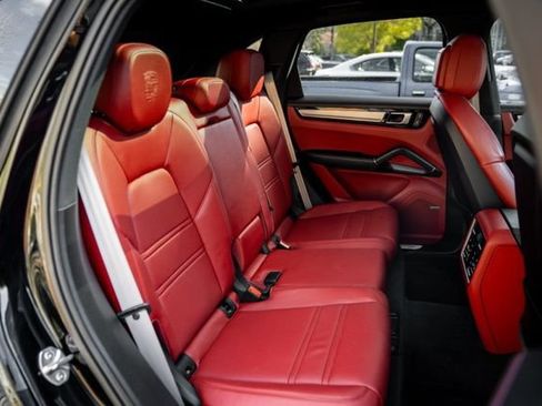 Used 2023 Porsche Cayenne Platinum Edition AWD/4WD image 46