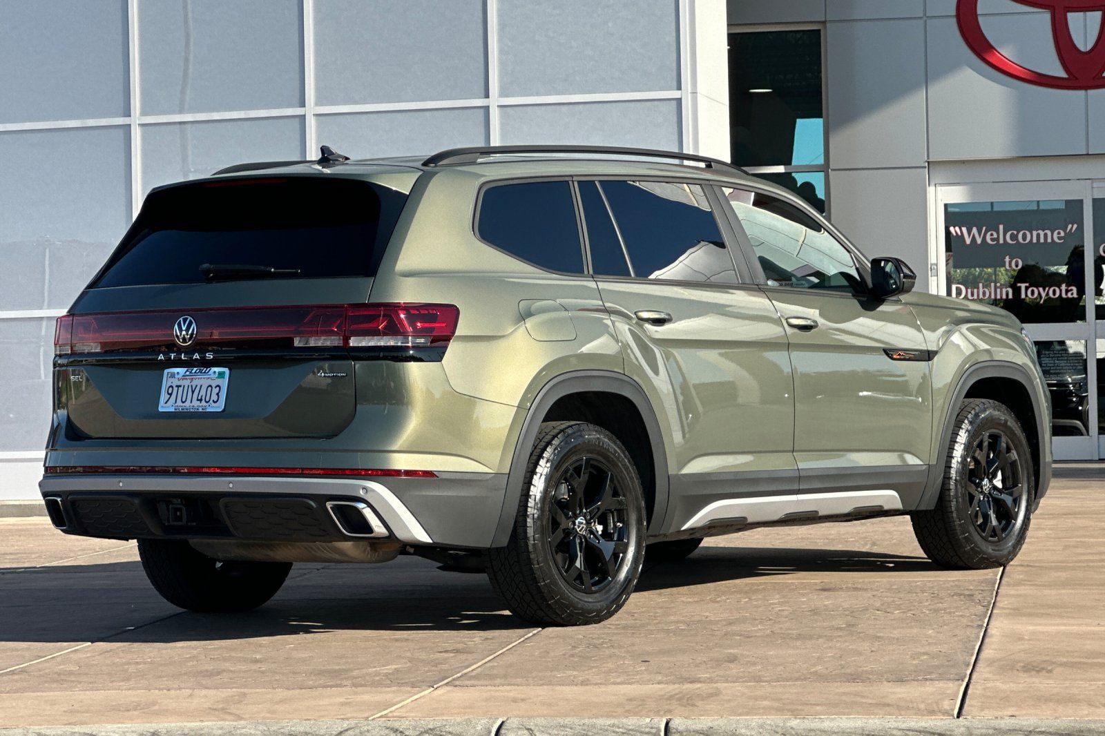 Used 2024 Volkswagen Atlas Peak Edition SEL AWD/4WD image 4