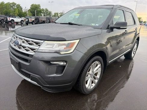 Used 2018 Ford Explorer XLT w/ Equipment Group 202A AWD/4WD image 2