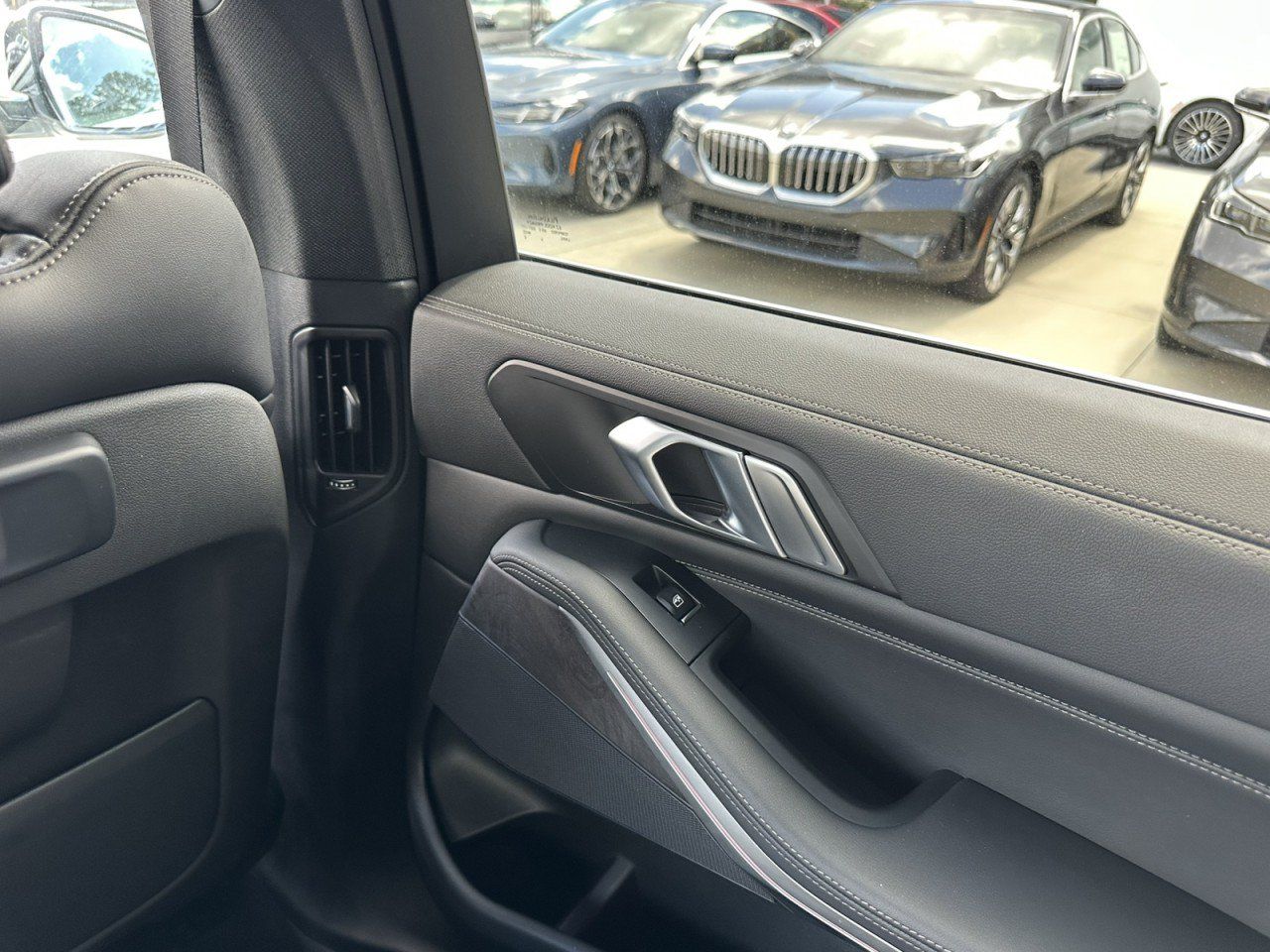 Used 2023 BMW X5 xDrive40i w/ Premium Package AWD/4WD image 29