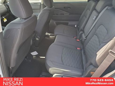 New 2025 Nissan Pathfinder SV image 8