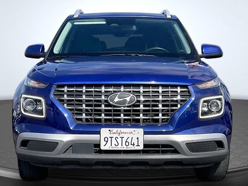 Used 2023 Hyundai Venue Limited FWD image 3