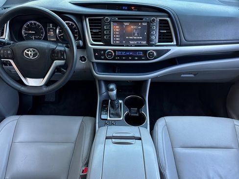 Used 2016 Toyota Highlander XLE FWD image 15