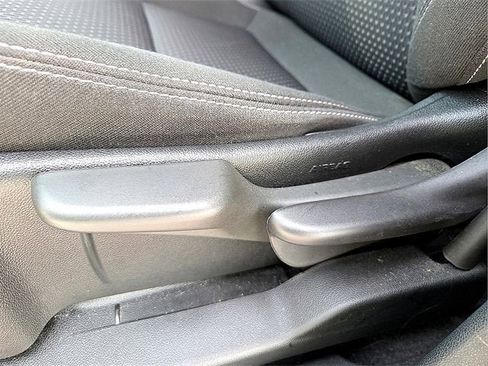 Used 2024 GMC Terrain SLE image 17