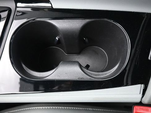 Used 2025 Hyundai Elantra Limited image 33