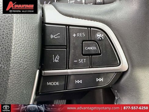 Used 2024 Toyota Highlander XSE image 27