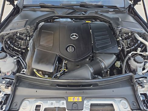 Used 2025 Mercedes-Benz C 300 4MATIC Sedan image 33
