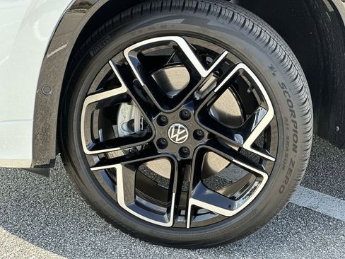New 2026 Volkswagen Tiguan SEL R-Line image 10