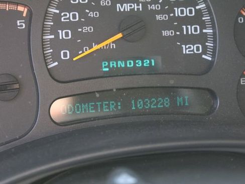 Used 2004 Chevrolet Silverado 2500 LS w/ Heavy-Duty Power Package image 20