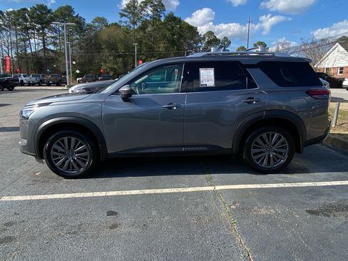 Used 2025 Nissan Pathfinder SL w/ SL Premium Package image 3