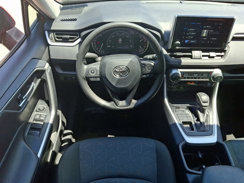 Used 2025 Toyota RAV4 XLE AWD/4WD image 12