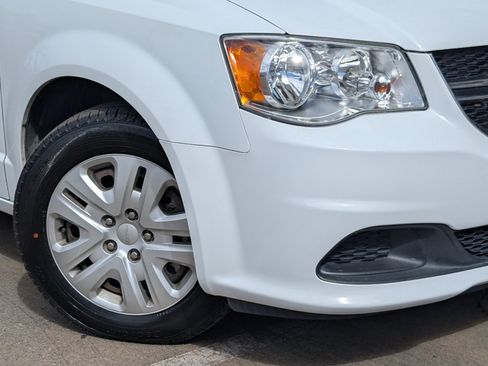 Used 2019 Dodge Grand Caravan SE FWD image 10