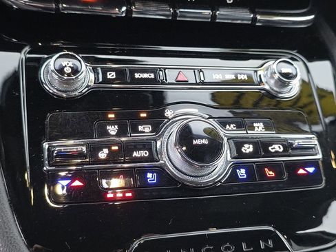 Used 2021 Lincoln Corsair Reserve w/ Equipment Group 201A image 27