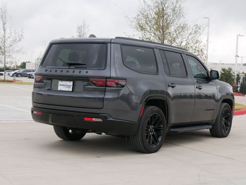 Used 2023 Jeep Wagoneer Series II AWD/4WD image 9