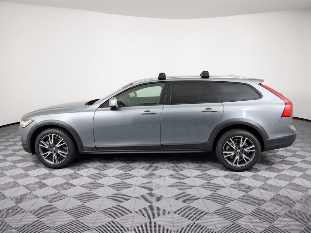Used 2017 Volvo V90 T6 Cross Country AWD/4WD image 2