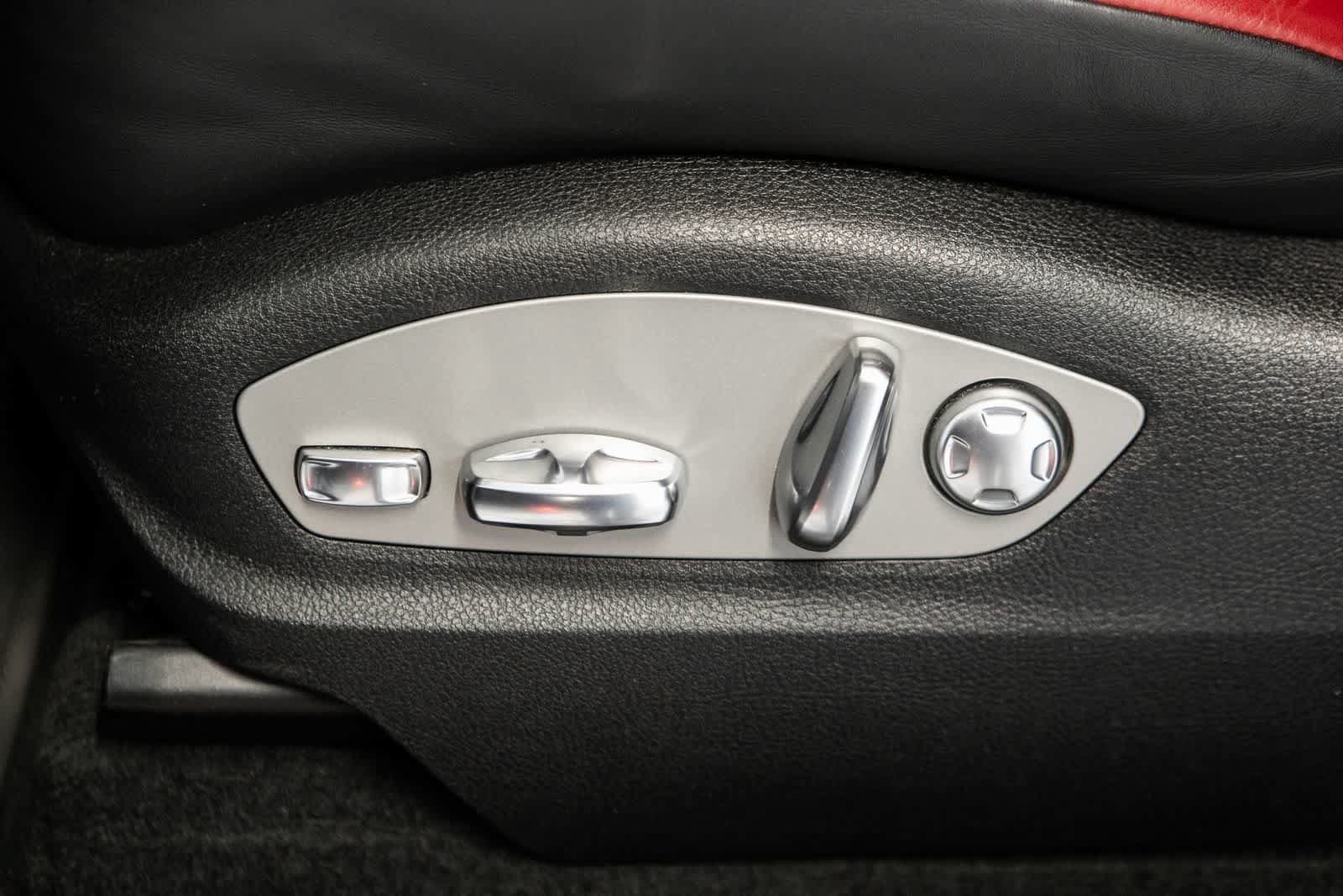Used 2023 Porsche Macan AWD/4WD image 19