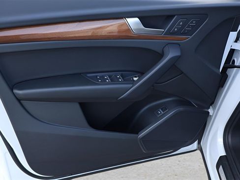 Used 2023 Audi Q5 2.0T Premium w/ Convenience Package image 10