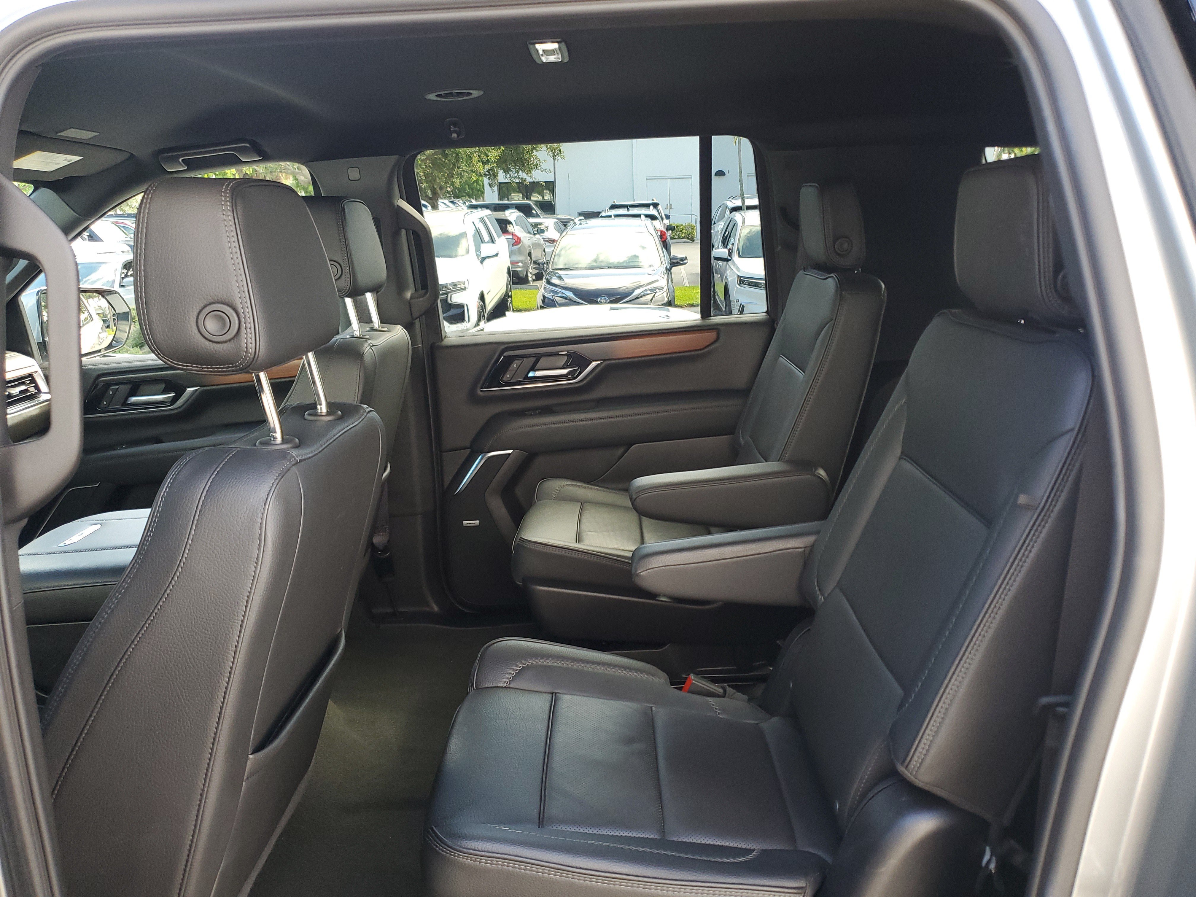 Used 2025 GMC Yukon XL Denali AWD/4WD image 15