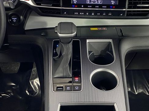 Used 2025 Toyota Sienna XLE w/ XLE Plus Package image 19