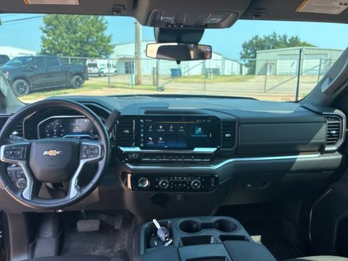 Used 2022 Chevrolet Silverado 1500 LT AWD/4WD image 18