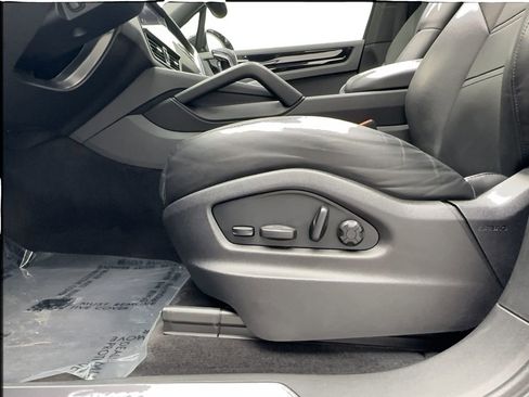 Used 2023 Porsche Cayenne image 48