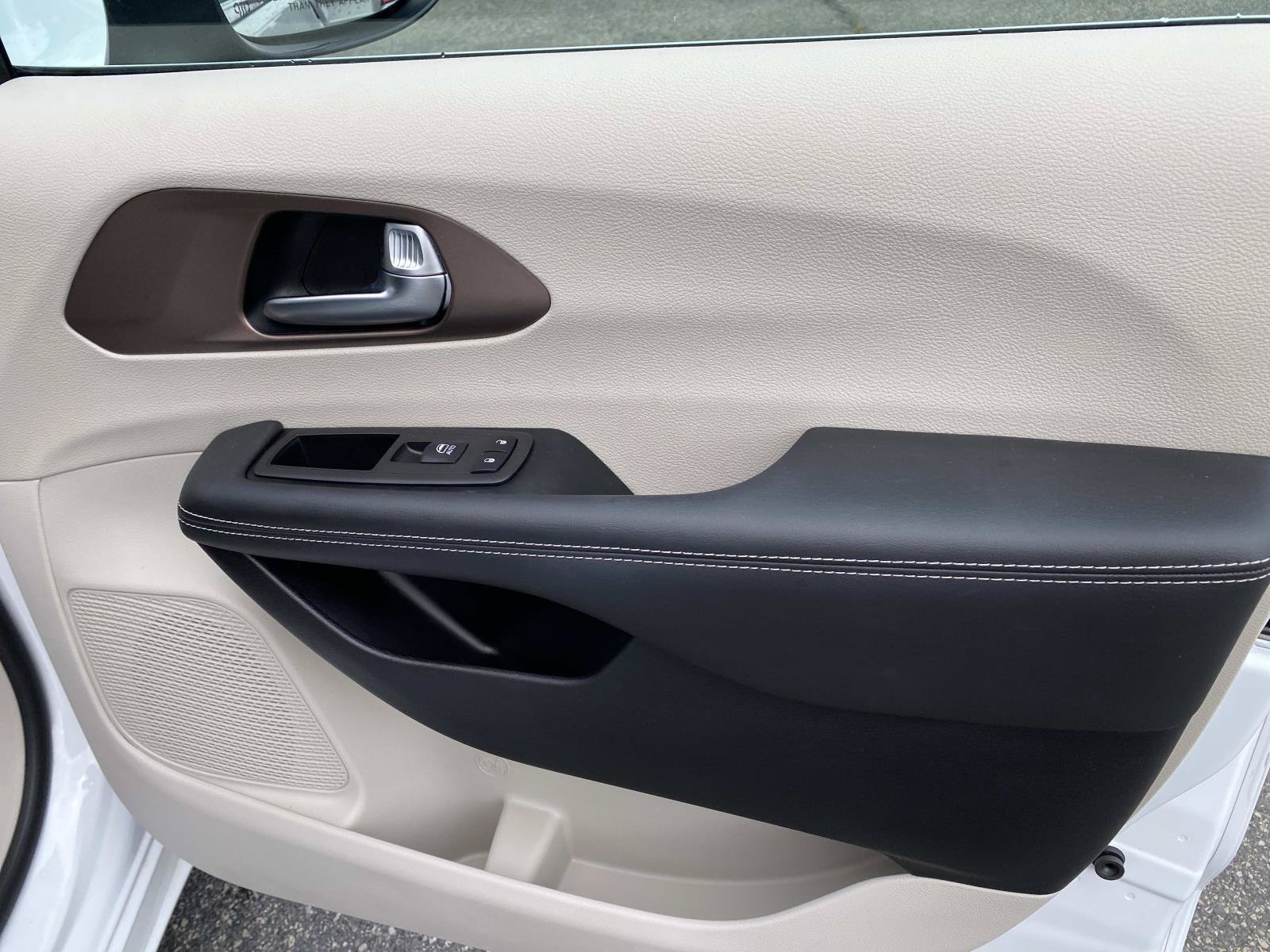Used 2024 Chrysler Voyager LX FWD image 23