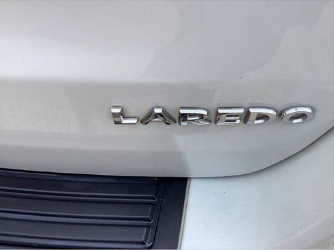 Used 2018 Jeep Grand Cherokee Laredo AWD/4WD image 21