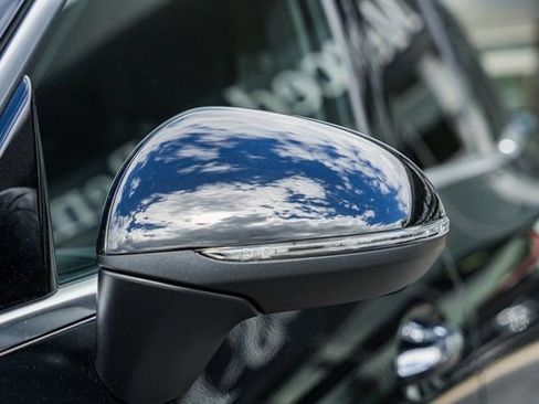 New 2025 Mercedes-Benz GLC 350e 4MATIC image 16