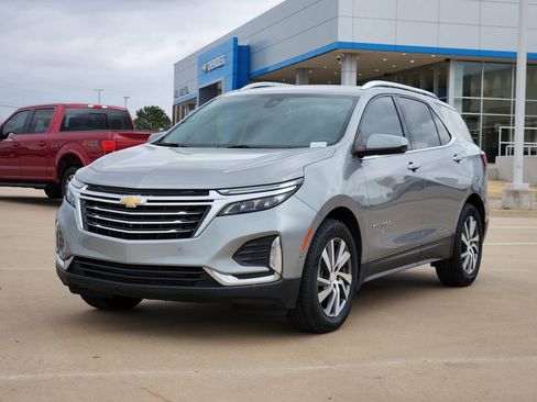 Used 2023 Chevrolet Equinox Premier image 3