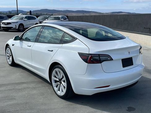 Used 2022 Tesla Model 3 Standard Range image 3