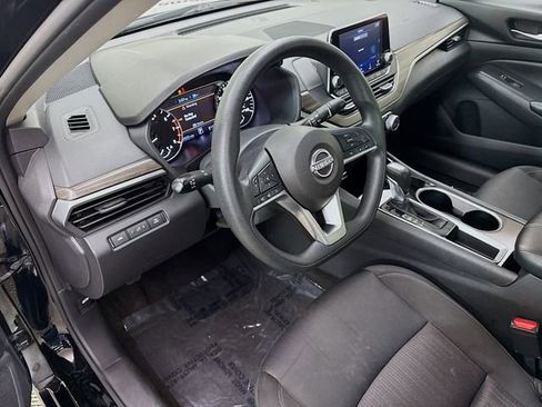 Used 2024 Nissan Altima 2.5 SV image 9