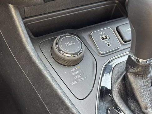 Used 2023 Jeep Cherokee Altitude Lux AWD/4WD image 27