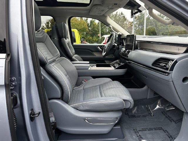 Certified 2020 Lincoln Navigator Black Label w/ Cargo Convenience Package AWD/4WD image 33