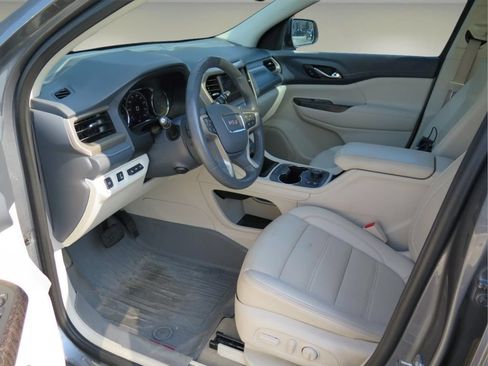 Used 2021 GMC Acadia Denali w/ Denali Technology Package FWD image 9