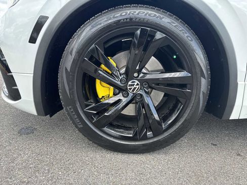 Used 2023 Volkswagen Tiguan SE R-Line image 20