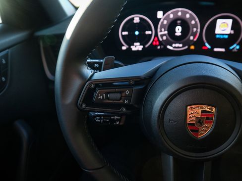 Used 2025 Porsche 911 Carrera image 20