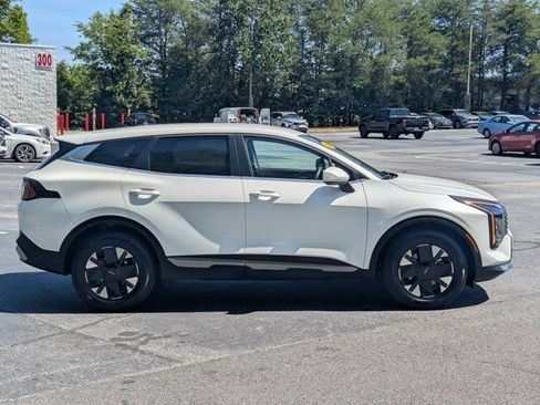 Used 2026 Kia Sportage LX FWD image 8