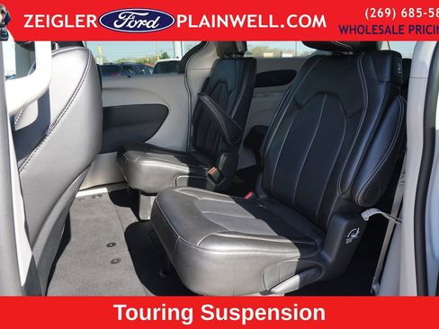 Used 2024 Chrysler Pacifica Touring-L FWD image 12