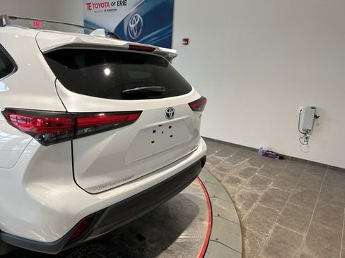 Used 2023 Toyota Highlander Limited image 5