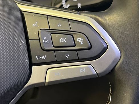 Used 2025 Volkswagen Tiguan SE FWD image 22