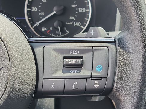 Used 2023 Nissan Rogue SV AWD/4WD image 21