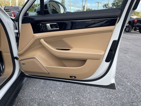 Used 2018 Porsche Panamera 4 image 43