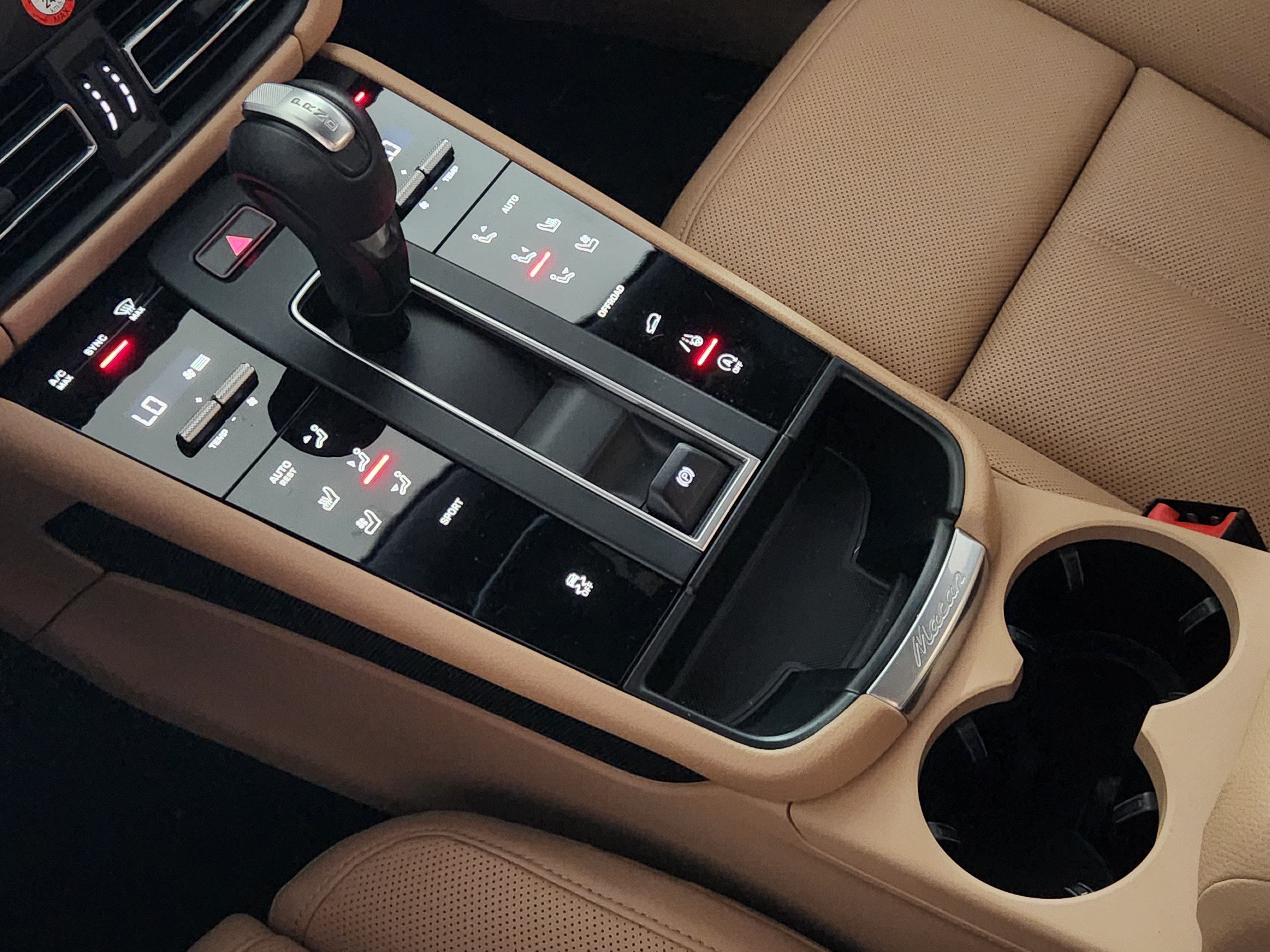 Certified 2026 Porsche Macan AWD/4WD image 23