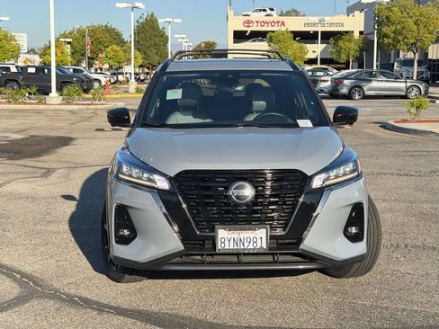 Used 2021 Nissan Kicks SR w/ SR Premium Package FWD image 2